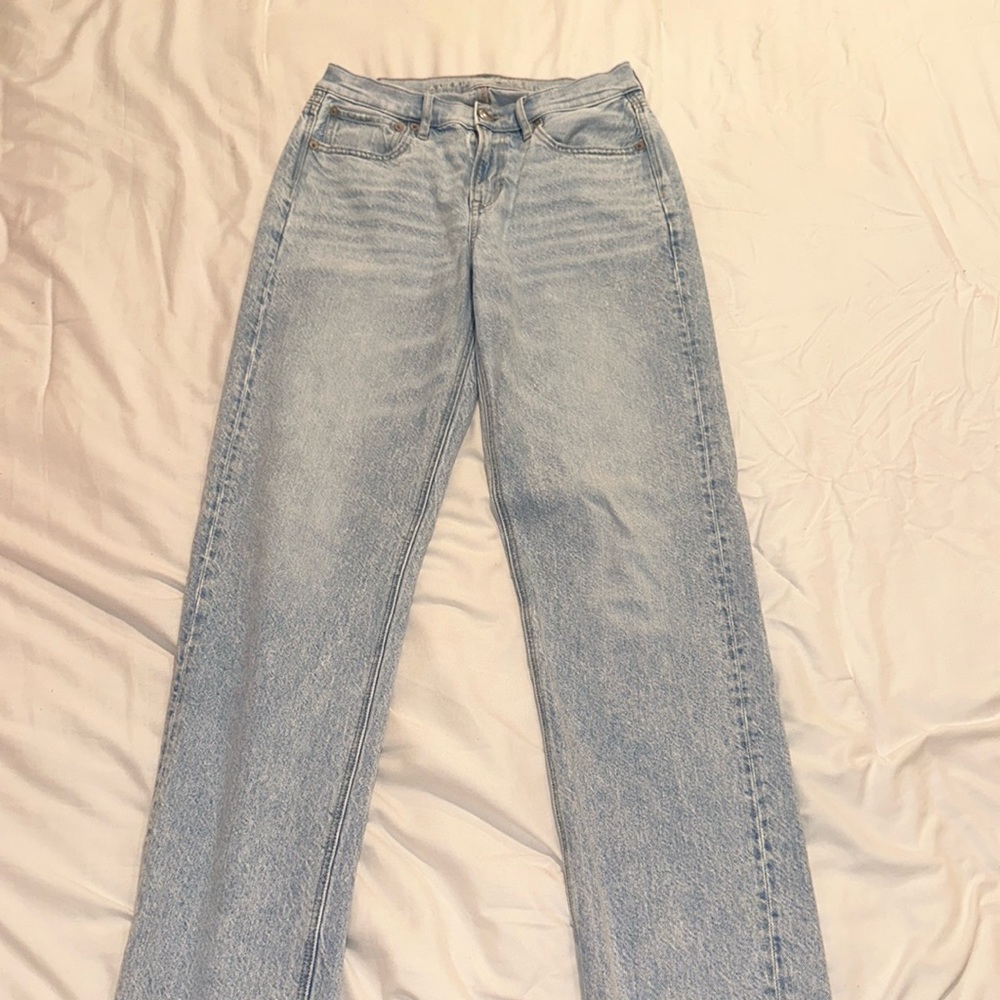 American Eagle Light-wash Low Rise Straight Leg Jeans US 2 regular